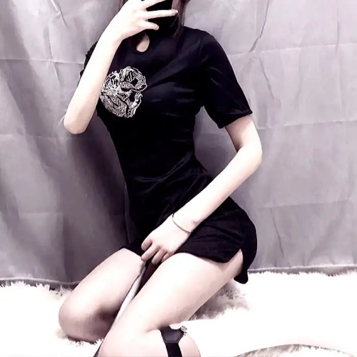 背鸭子的男孩